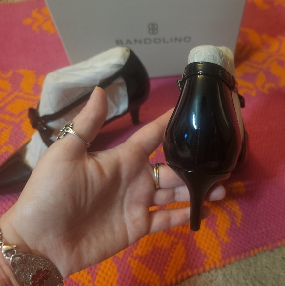 Strappy small heel black pumps with bow - Picture 2 of 2